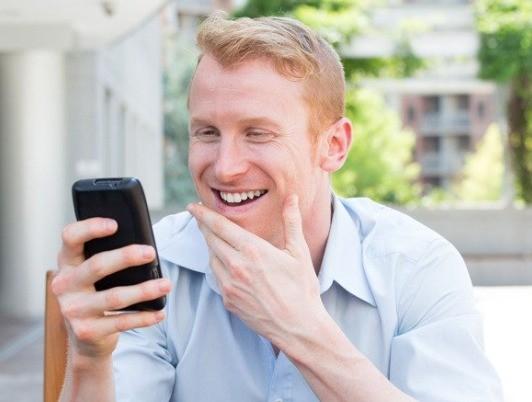 Man met GSM Man met GSM